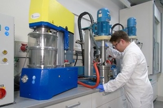 b24bdf94dba2-branchenspezialisten-labor_dirk-hahn.jpg